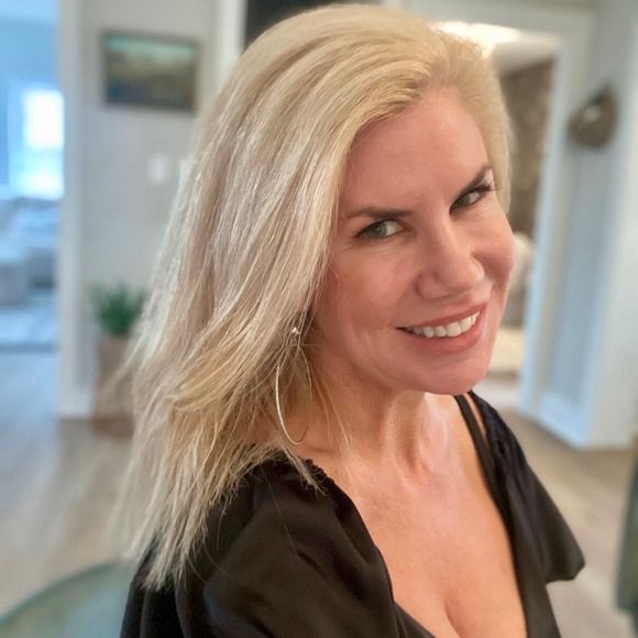 Meet your Posher, Amy - Picture 1 of 1